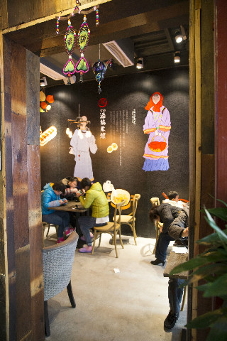 过桥<a href='https://www.mxjmw.com/pp/fanqieyizu/' target='_blank'><u>米线加盟店</u></a>