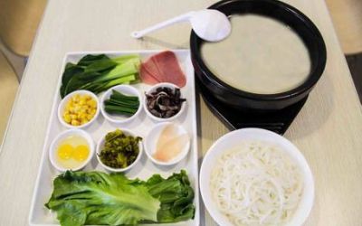 餐饮加盟不二之选,成都蜀桥缘<a href='https://www.mxjmw.com/mixianjiameng/' target='_blank'><u>米线加盟费</u></a>多少钱?(图2)