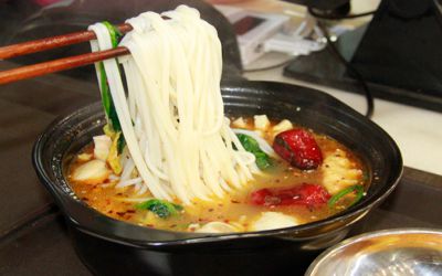 满香居<a href='https://www.mxjmw.com/mixianjiameng/' target='_blank'><u>米线加盟费</u></a>多少钱呢?开一家满香居米线店好不好呢?(图2)
