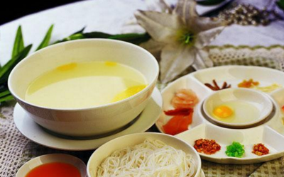 想要开一家米线店？小碗鲜过桥米线店开店流程简单！（图2）