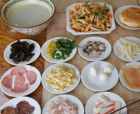 云豪<a href='https://www.mxjmw.com/mixianjiameng/1312.html' target='_blank'><u>过桥米线加盟费多少</u></a>钱？开一家云豪过桥米线店好不好？（图2）