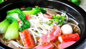 馨香缘<a href='https://www.mxjmw.com/mixianjiameng/1312.html' target='_blank'><u>过桥米线加盟费</u></a>?馨香缘过桥米线只需5万元就可开店。（图2）