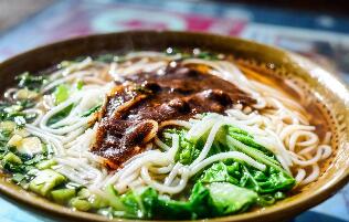 久日圆圆<a href='https://www.mxjmw.com/mixianjiameng/1312.html' target='_blank'><u>过桥米线加盟费</u></a>要多少？久日圆圆过桥米线有什么加盟服务？（图2）