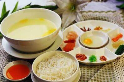 <a href='https://www.mxjmw.com/lijiangyuan/' target='_blank'><u>丽江源过桥米线加盟</u></a>有哪些优势？丽江源过桥米线值得加盟吗？